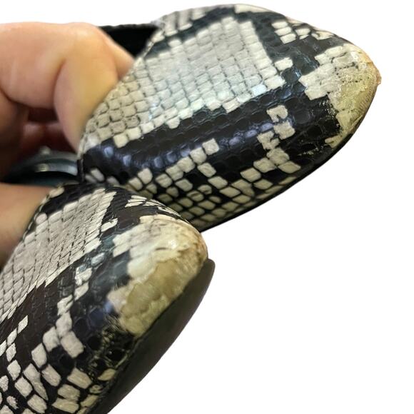 Calvin Klein Slip On Emerin Black White Snake Print Flats Size 9 - Picture 9 of 10